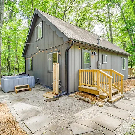 Roscommon Chalet With Hot Tub Near Higgins Lake!
